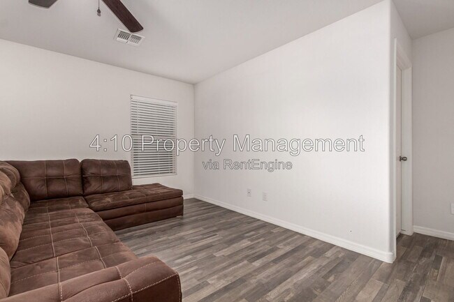 Building Photo - 142 W Impala Dr
