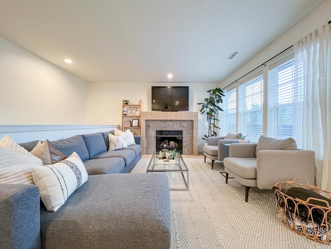 Building Photo - 7399 NE Stonewater St