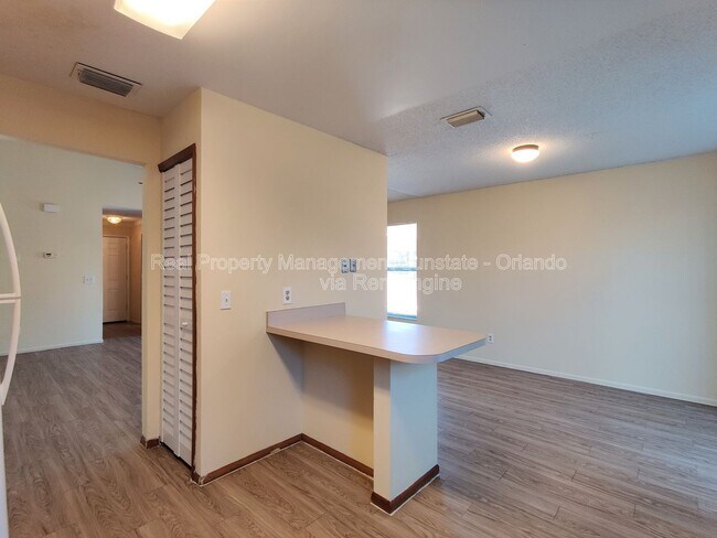 Building Photo - 10025 Creekwater Blvd