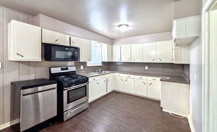 Building Photo - 5826 Burr Oak Dr