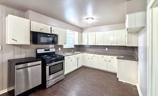 Building Photo - 5826 Burr Oak Dr