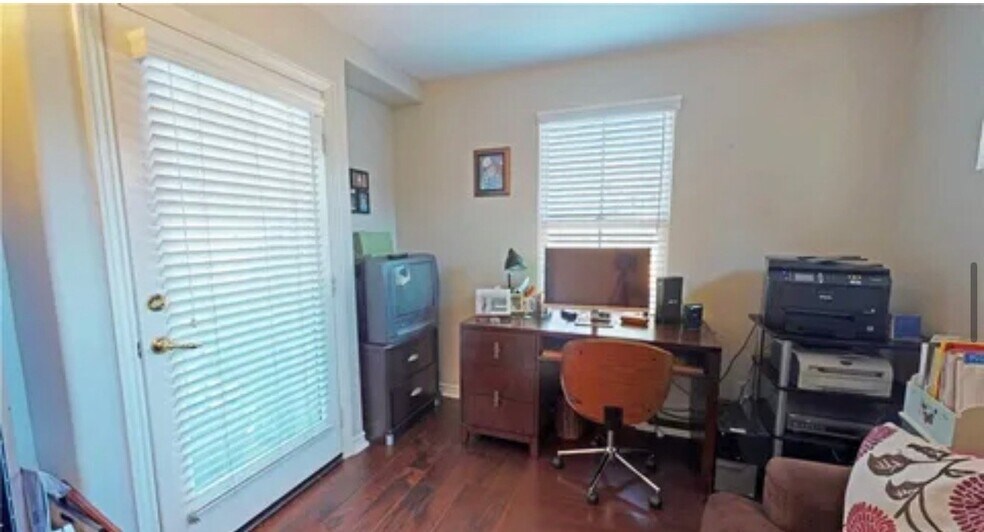 Building Photo - 26915 Augusta Pl