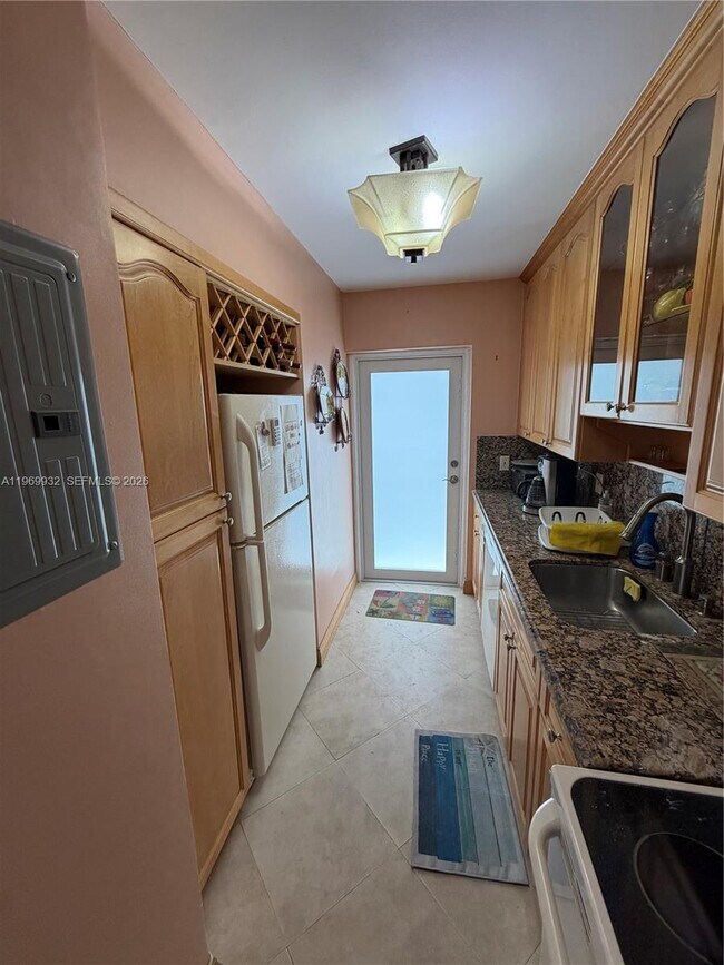 Building Photo - 710 N Ocean Blvd