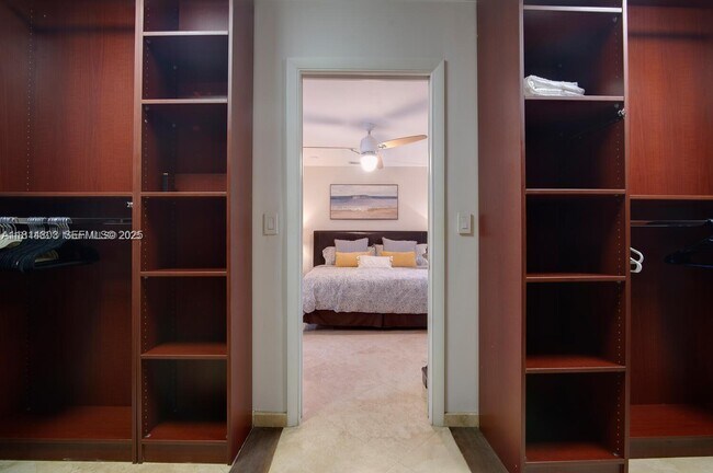 Building Photo - 4101 Bayview Dr