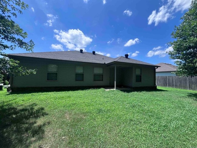 Building Photo - 439 Nottingham Dr