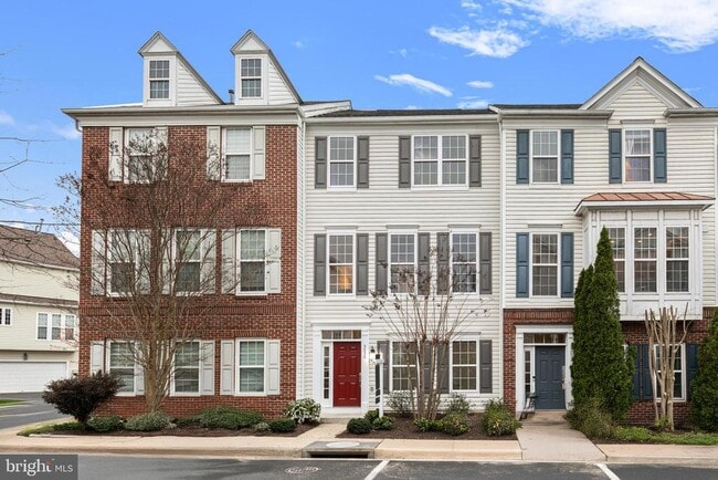 Building Photo - 5036 Greenhouse Terrace