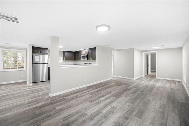 Building Photo - 5955 Kemp Dr