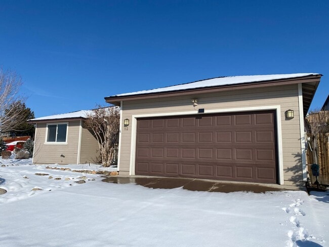 Building Photo - 3/2/2 Home in Pine View Estates, Gardnerville