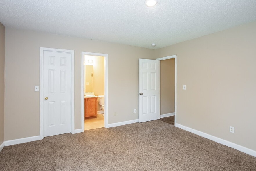 Building Photo - 1028 Jordans Pond Ln