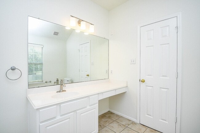 Building Photo - 21610 Woodoak Ct