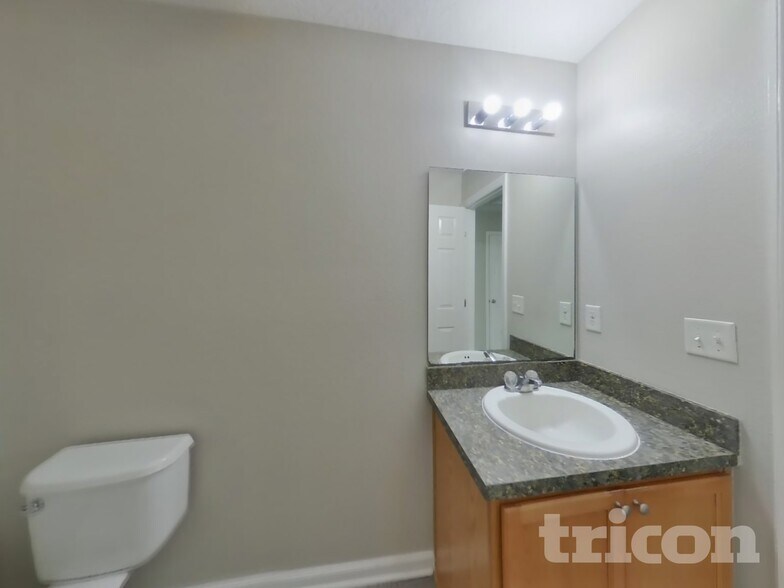 Building Photo - 12034 Alexandra Dr