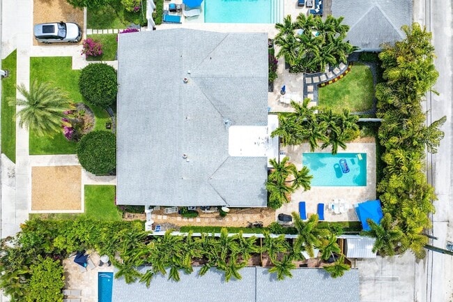 Building Photo - 342 NE 7th Ave