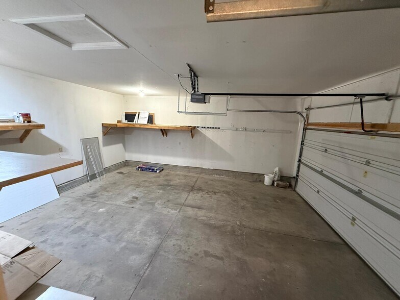 Building Photo - 495 SE Sagewood Cir