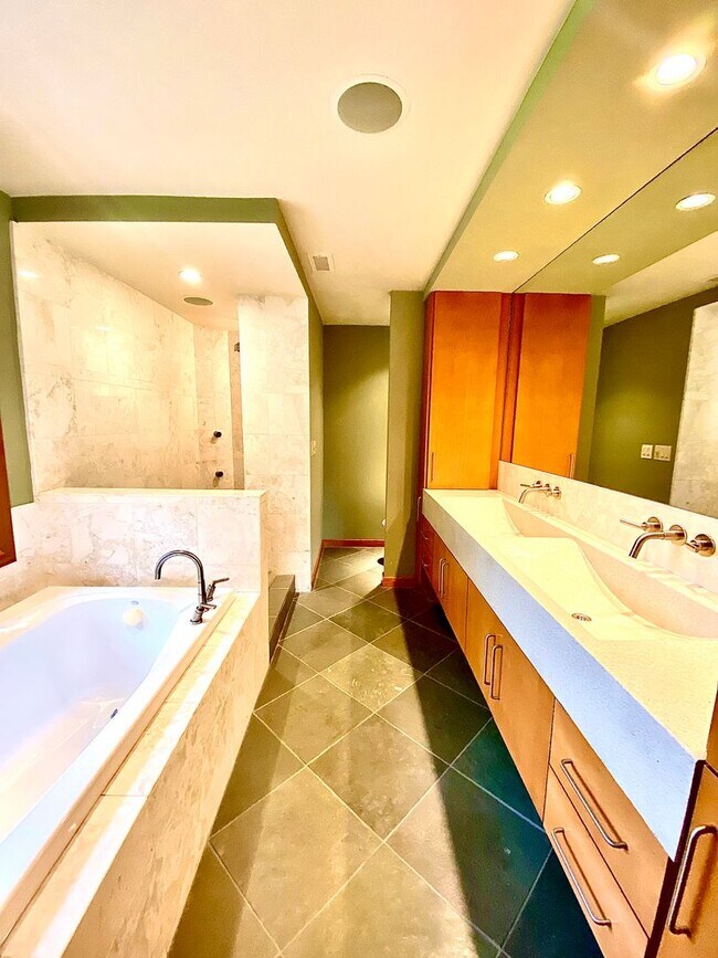 Building Photo - Stunning, 4 Bedroom, 3500 Square Foot, Highland's Home in Boise's North End