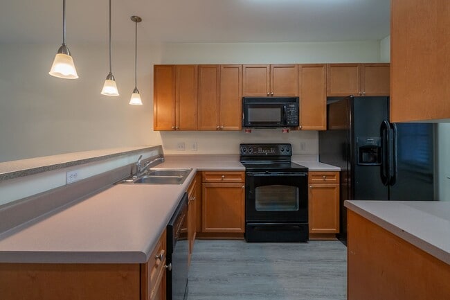 Building Photo - Wonderful 2bd/2bth uptown condo! lots of space in a beautiful building