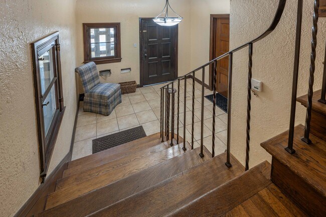 Building Photo - 6252 Commodore Sloat Dr