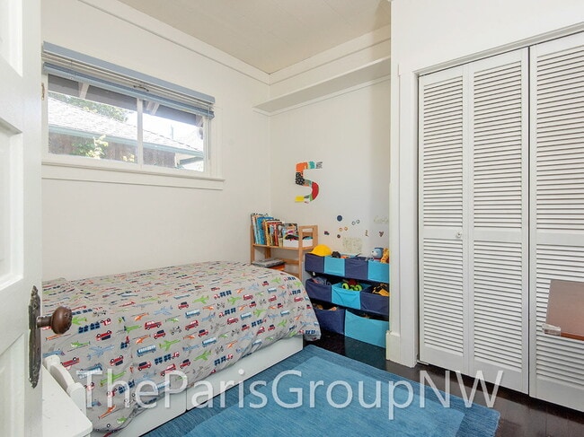 Building Photo - Remarkably Remodeled Queen Anne Home w/Air Conditioning!