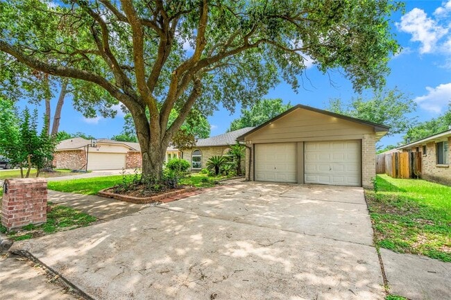 Building Photo - 16323 Maplemont Dr