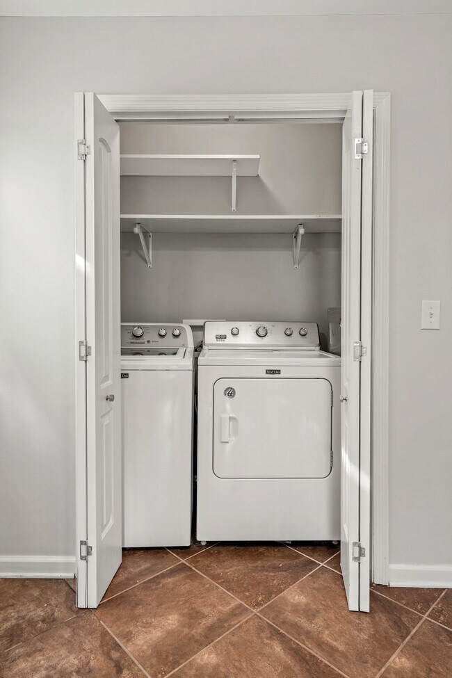 Building Photo - 2432 Adlai St