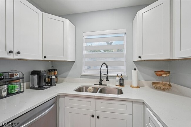 Building Photo - 92 Oak St