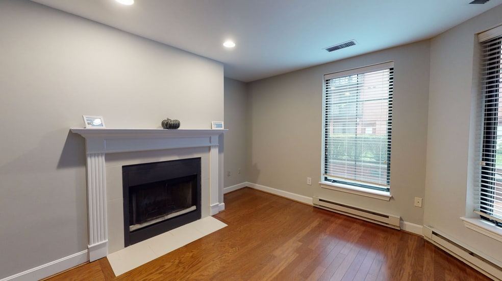 Building Photo - 7 Harcourt St