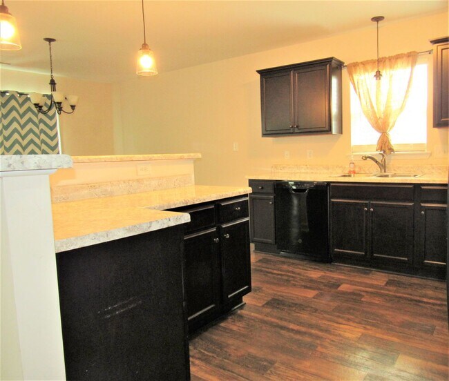 Building Photo - 136 Laredo Dr