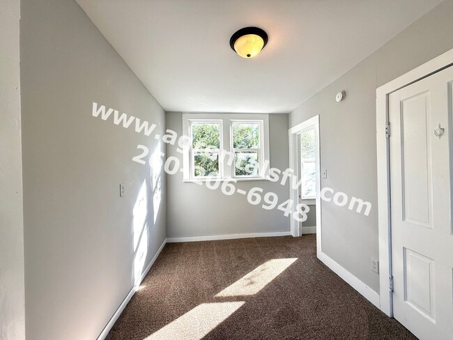 Building Photo - 4 Bedroom House