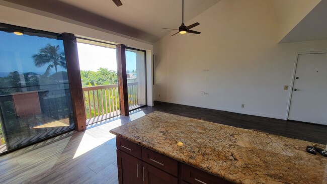 Building Photo - Unique 2 bedroom 1 bath in the Makaha vall...