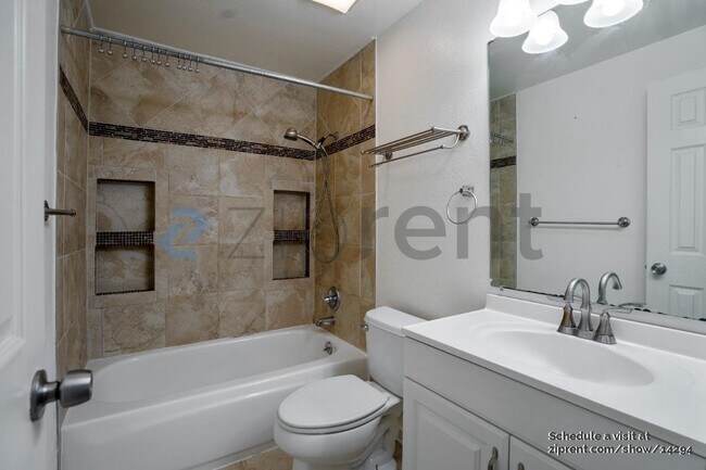 Building Photo - 9807 NE 124th St