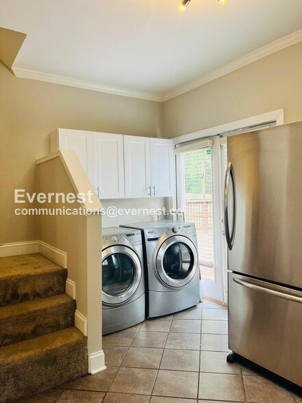 Building Photo - 2913 Davis Ave