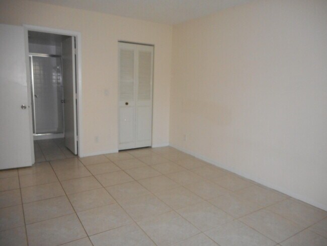 Building Photo - 202 Foxtail Dr