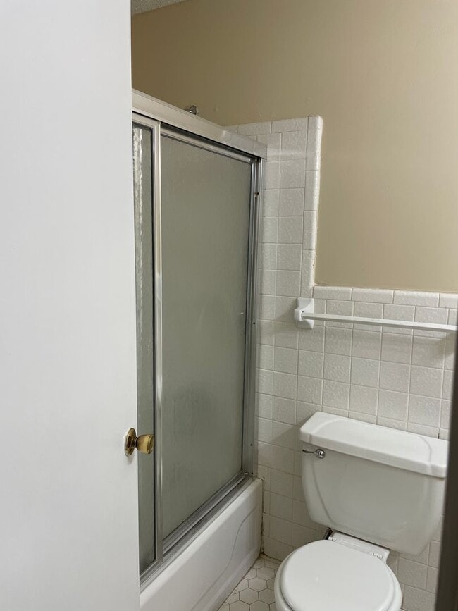 Building Photo - 242 Adler Dr