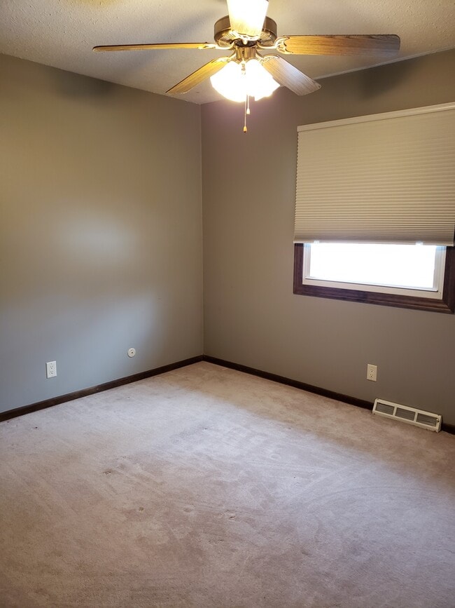 Building Photo - 4811 Candlelight Dr