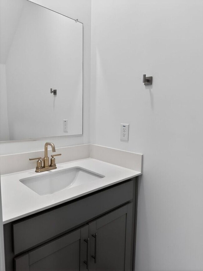 Building Photo - Stunning New 3Beds/2.5Bath Townhome in Phoenix, AZ!