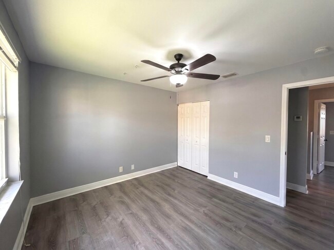 Building Photo - 3330 Blue Fin Dr