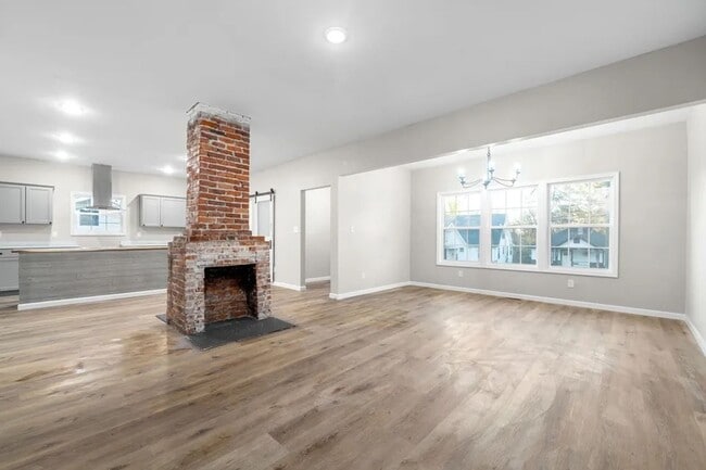 Building Photo - 828 Gracey Ave