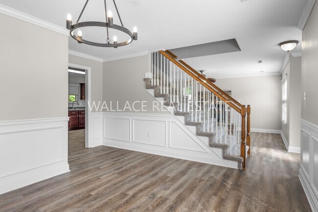 Building Photo - PRICE REDUCTION!!  FARRAGUT: TWO STORY 3 B...