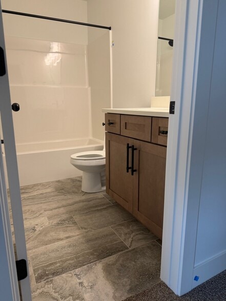 Building Photo - 4387 Templar Dr