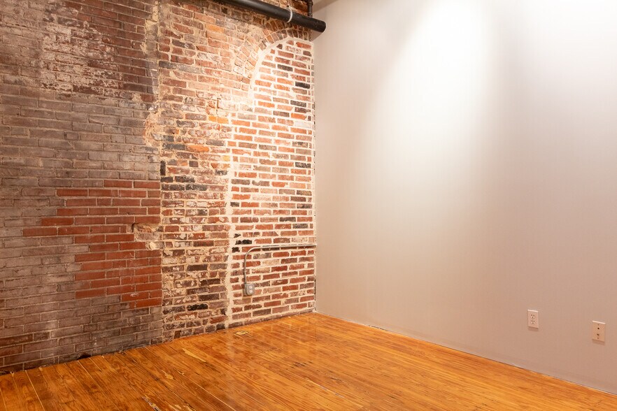 Building Photo - 2401 S 12th St