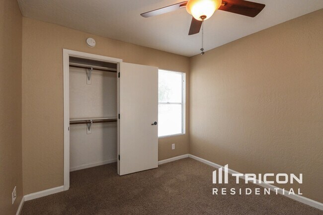 Building Photo - 5428 W Voltaire Dr