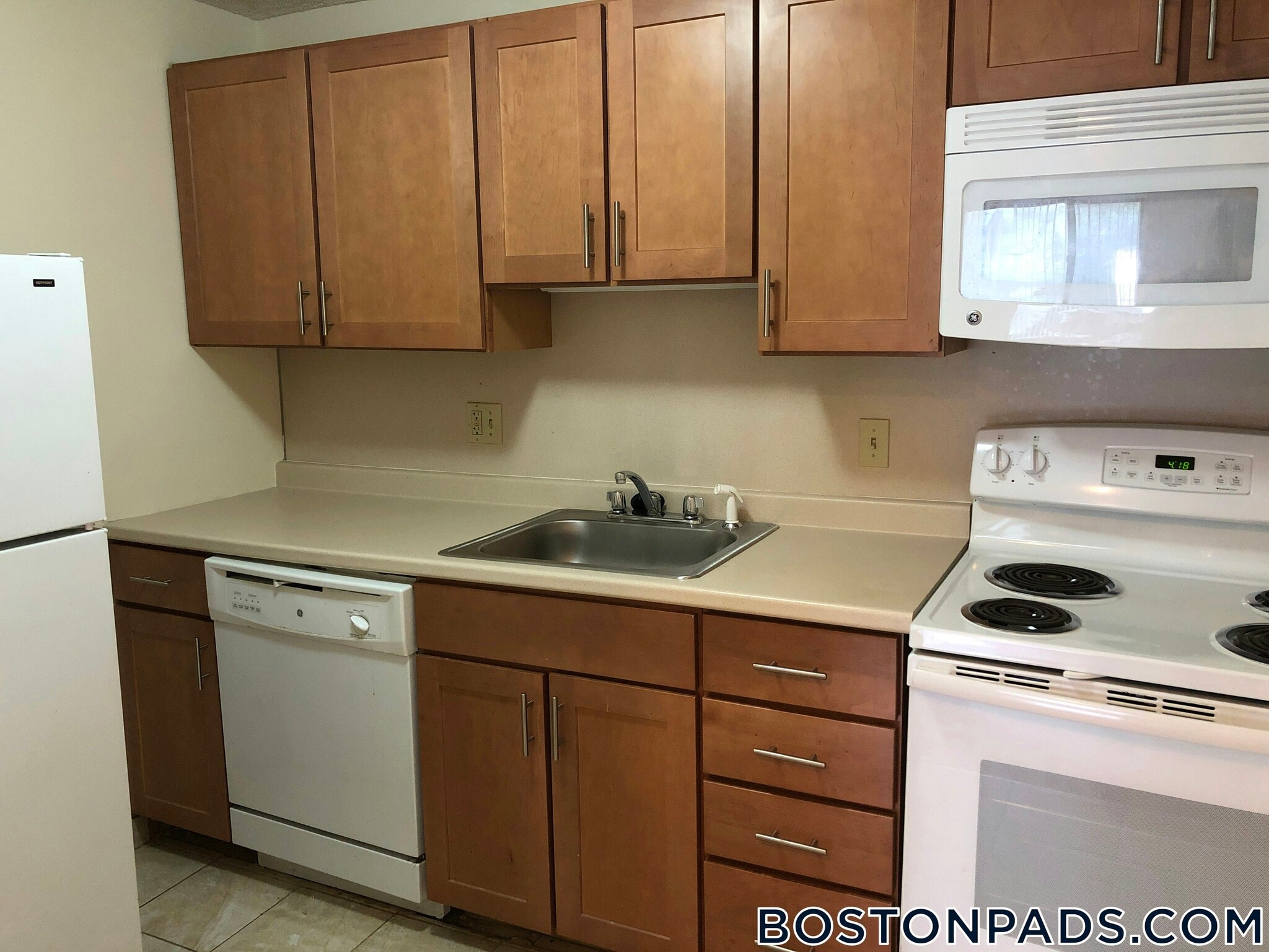 Building Photo - 122 Dustin St