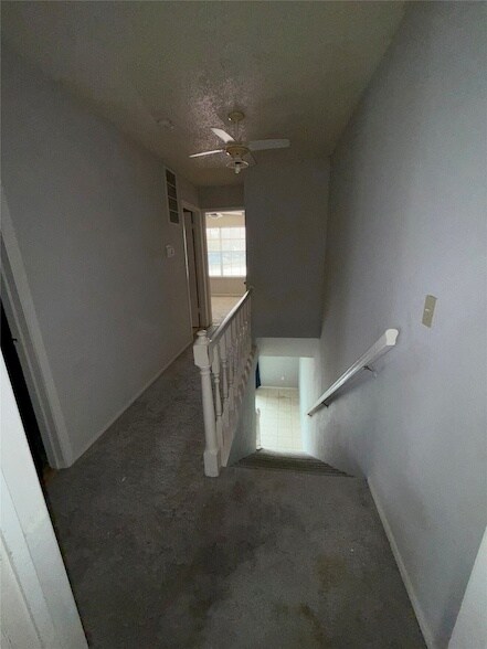 Building Photo - 732 W Collins St