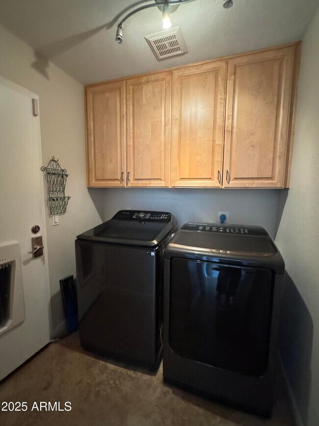 Building Photo - 4427 E Rowel Rd