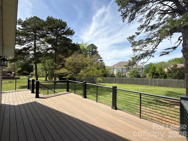 Building Photo - 110 Aqua Dr