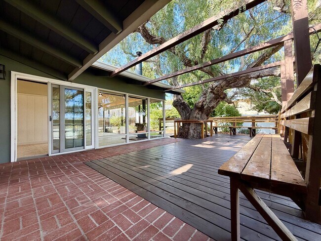 Building Photo - Beautiful 3BR/3BA Point Loma Home with Vaulted Ceilings & Central AC