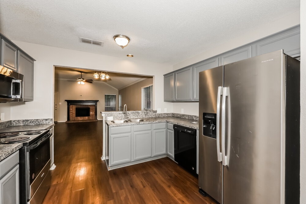 Building Photo - 2844 Claremont Dr