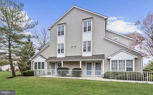 Building Photo - 904B Oliphant Ln