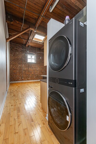 Building Photo - 222 Bolivar St