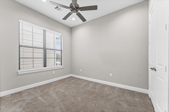Building Photo - 3339 Beverly Frst Dr