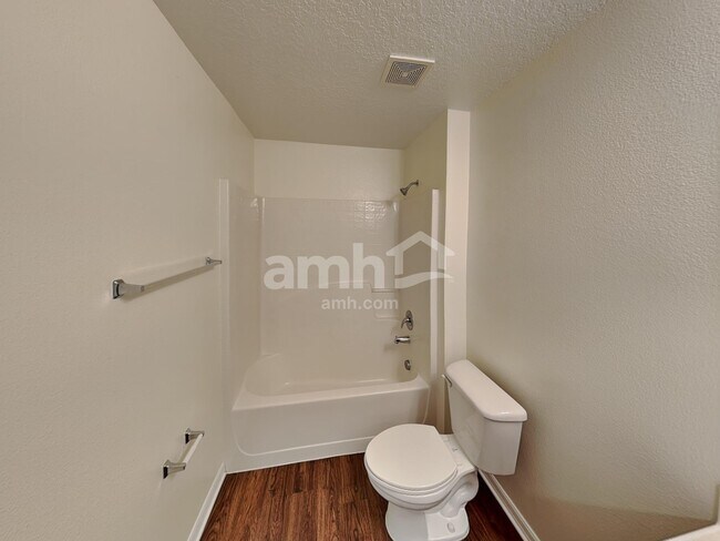 Building Photo - 209 King Arthur Ct